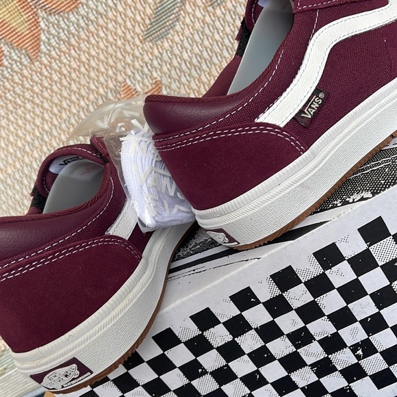 Vans WMNS Gilbert Crockett
Mauve Wine
VN0A5JIFALO
Sneakers - Picture 15 of 16